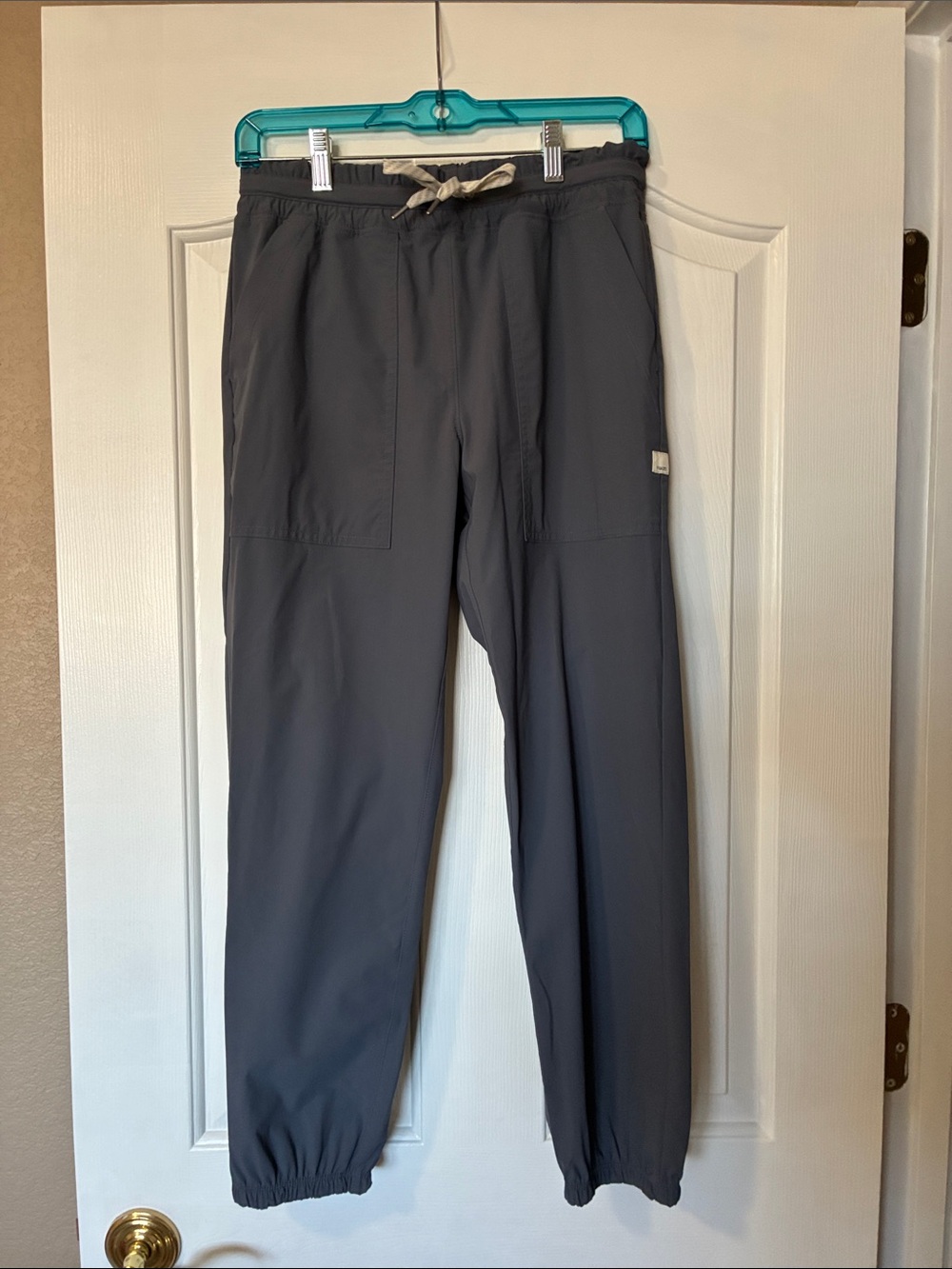 Vuori Charcoal Drawstring Nylon Joggers. Small.